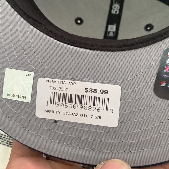 I’m selling a Brand New 7 5/8th New Era hat.NBA Utah Jazz - Picture 6 of 6